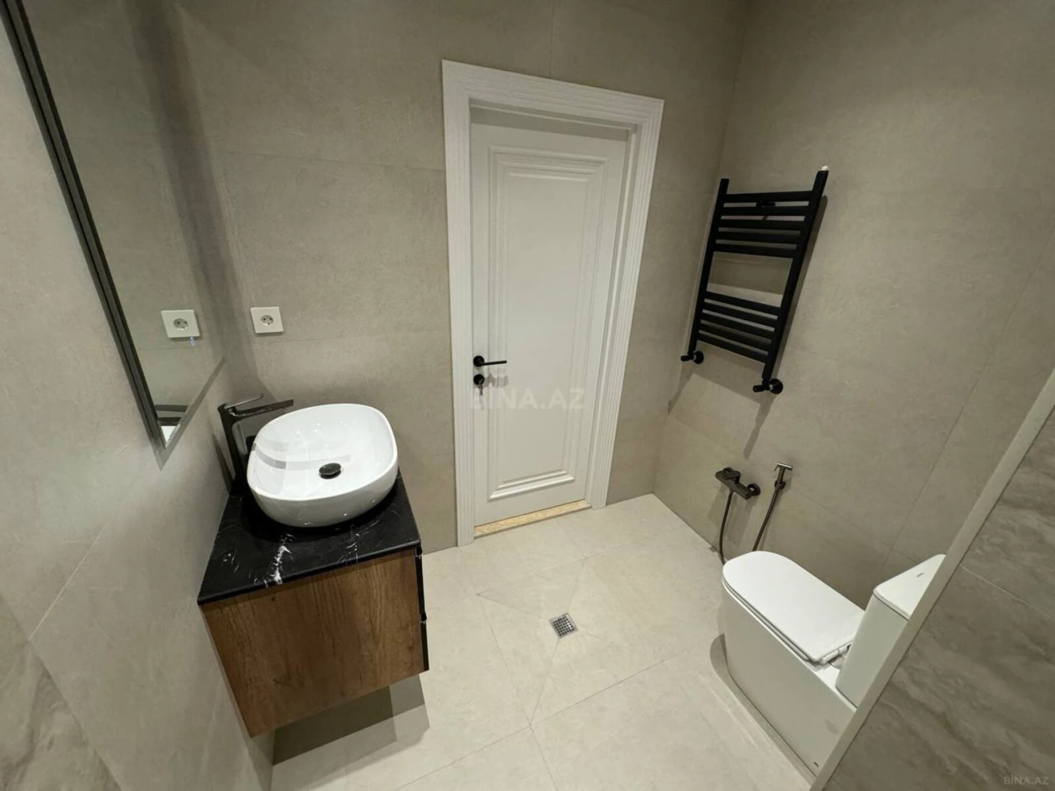 Satılır 5 otaqlı mənzil 110 m²