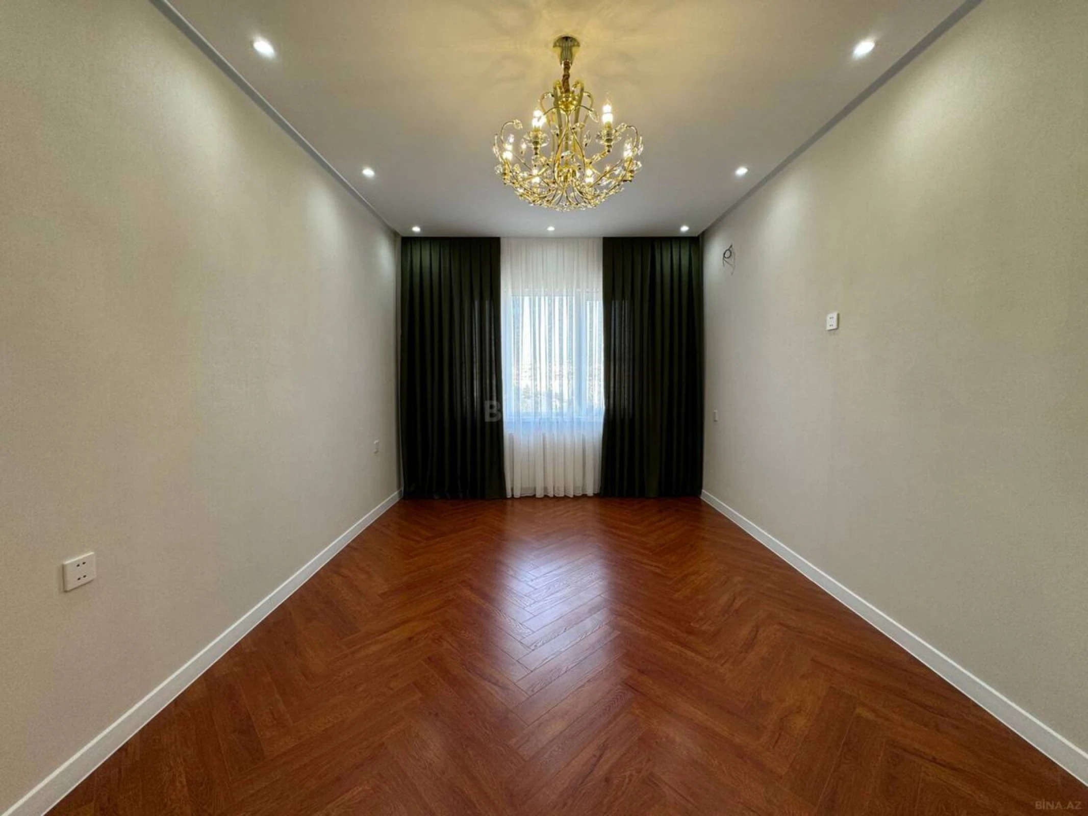Satılır 5 otaqlı mənzil 110 m²
