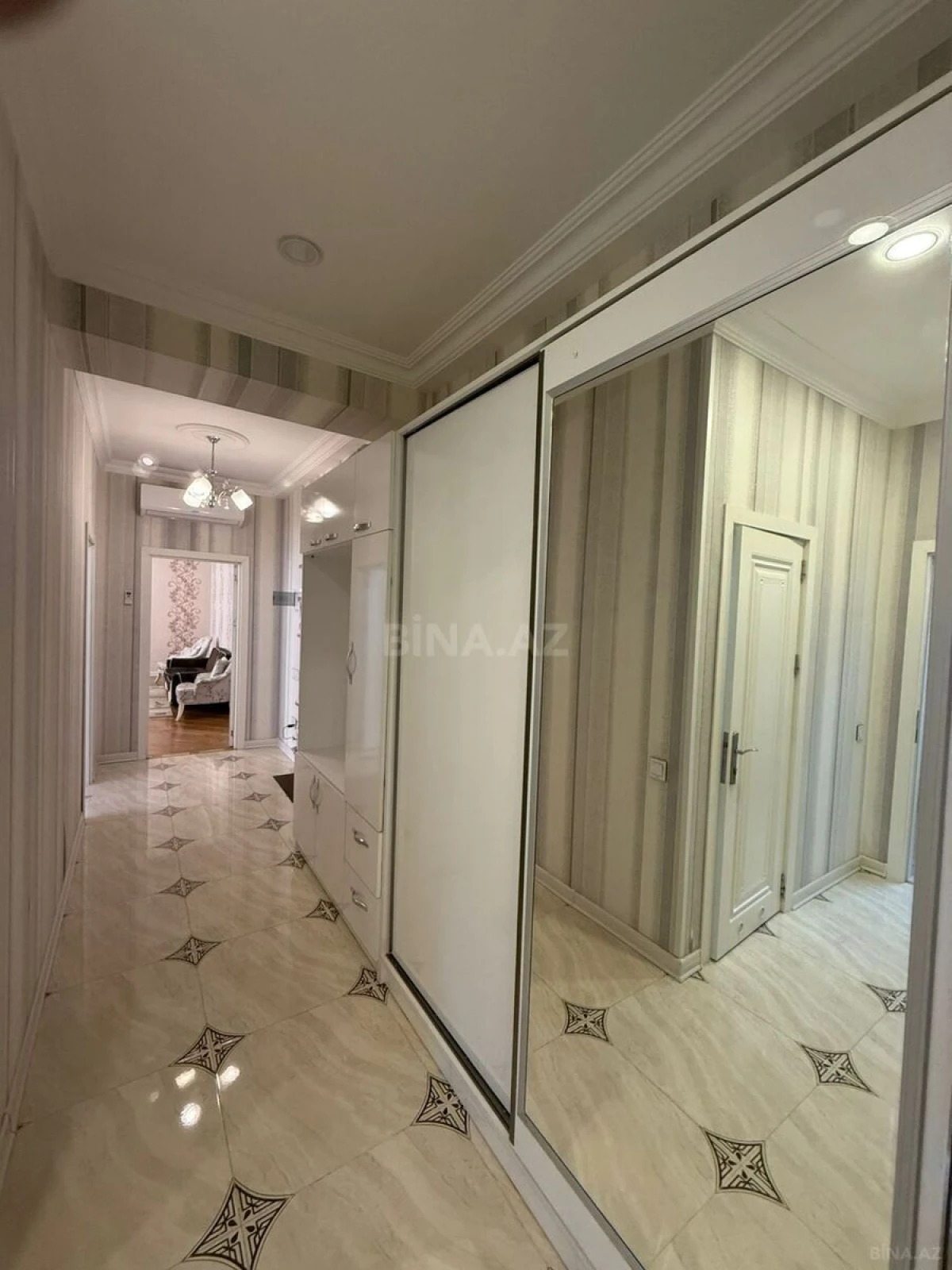 Kirayə verilir 2 otaqlı mənzil 95 m²