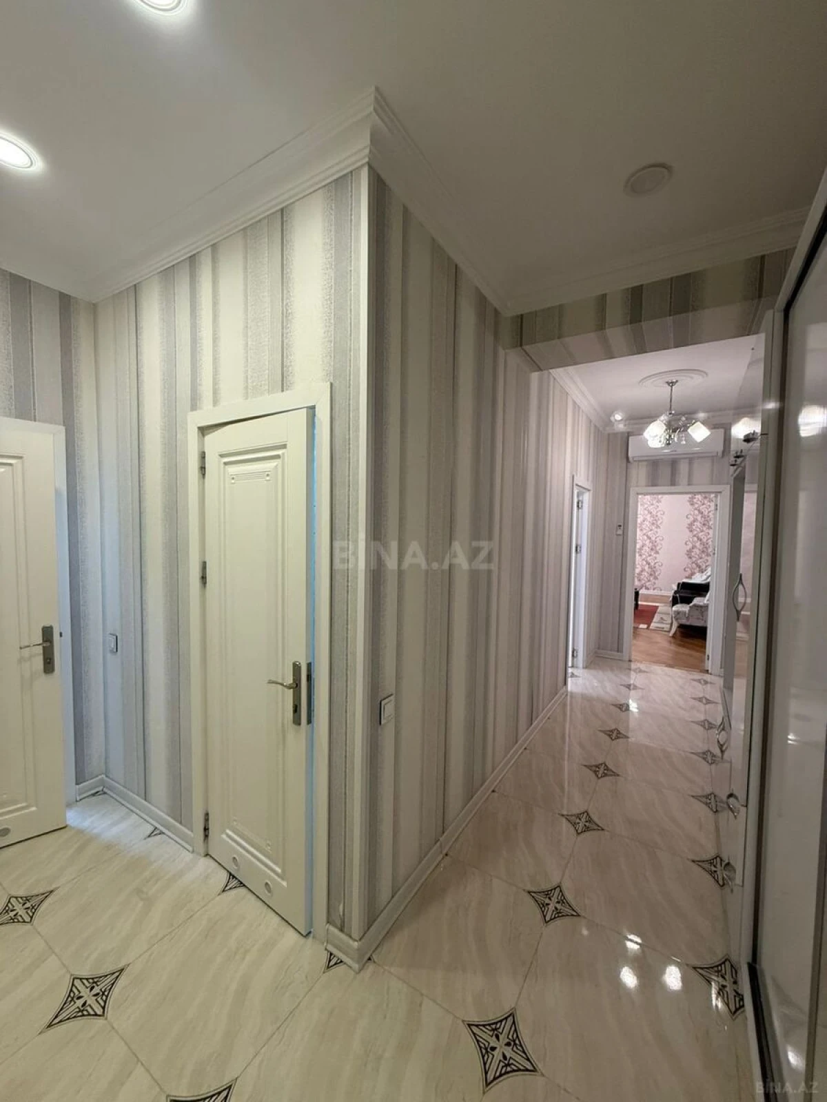 Kirayə verilir 2 otaqlı mənzil 95 m²