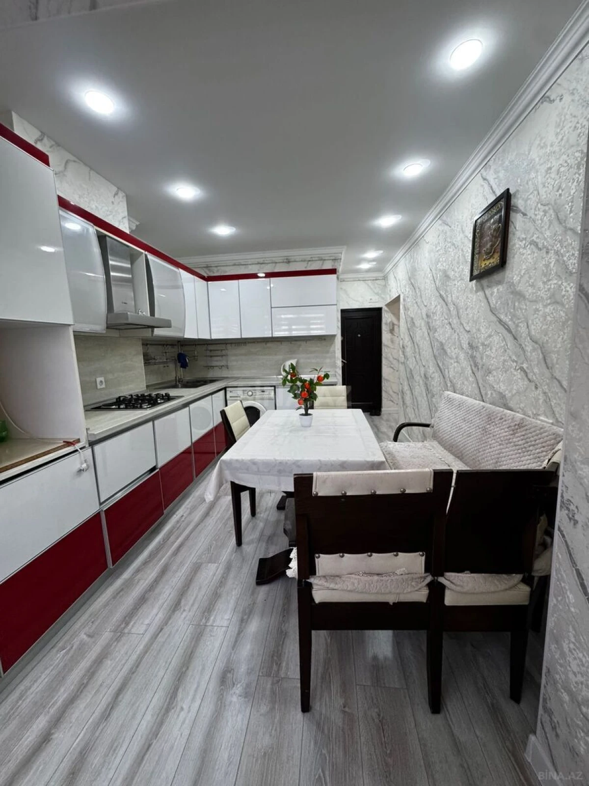 Satılır 2 otaqlı mənzil 65 m²