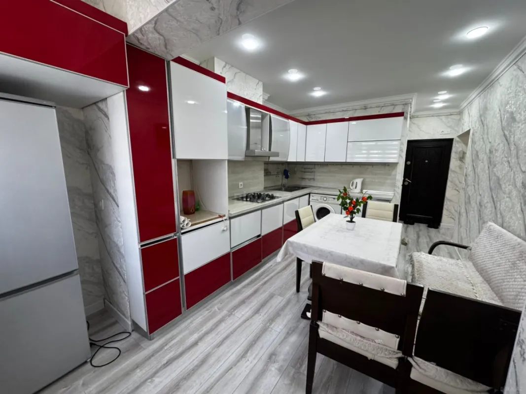 Satılır 2 otaqlı mənzil 65 m²