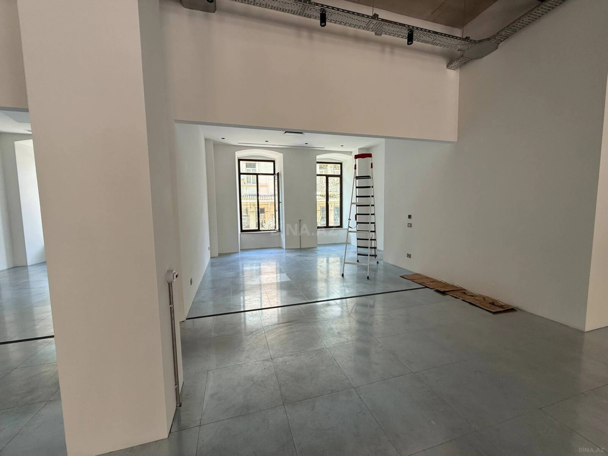 Kirayə verilir 4 otaqlı ofis 155 m²