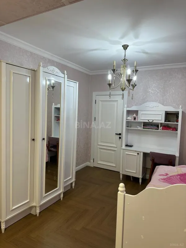 Satılır 4 otaqlı mənzil 110 m²