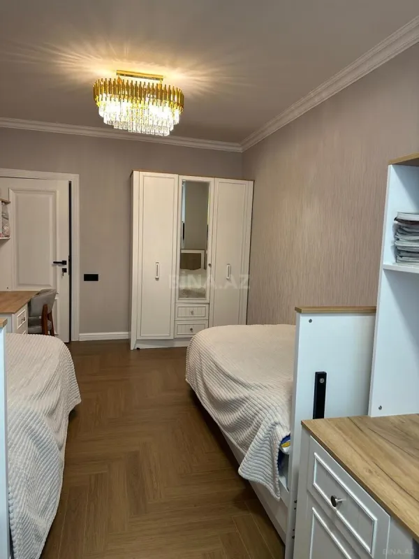 Satılır 4 otaqlı mənzil 110 m²