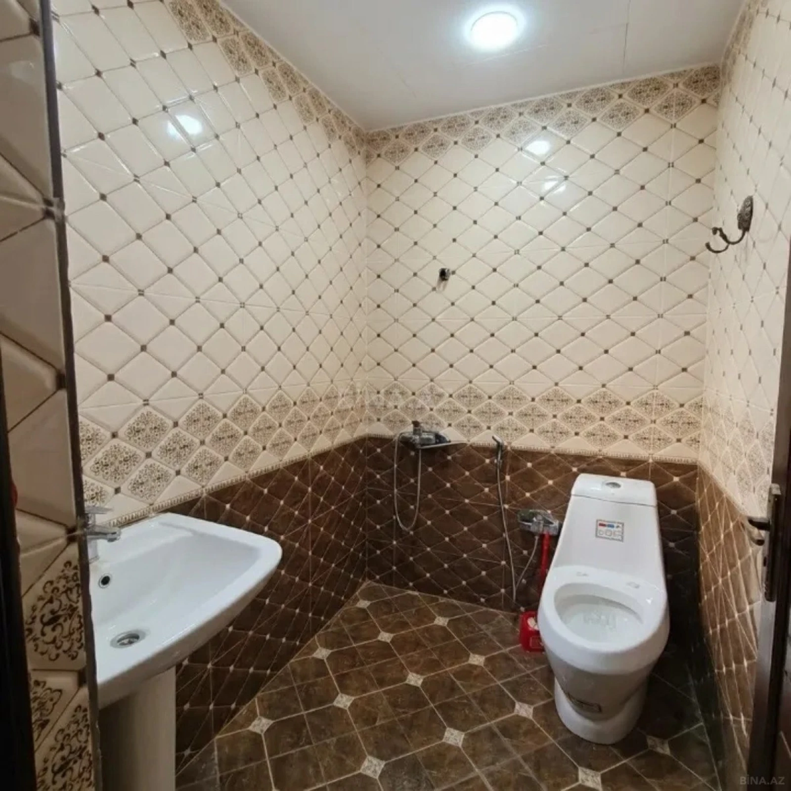 Kirayə verilir 2 otaqlı mənzil 65 m²