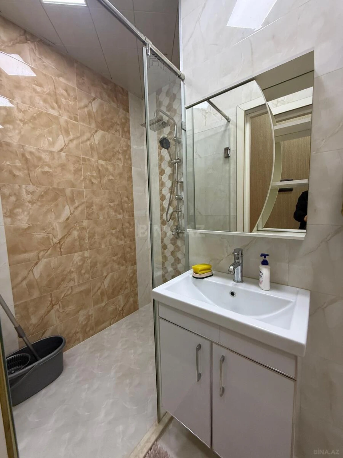 Kirayə verilir 2 otaqlı mənzil 75 m²