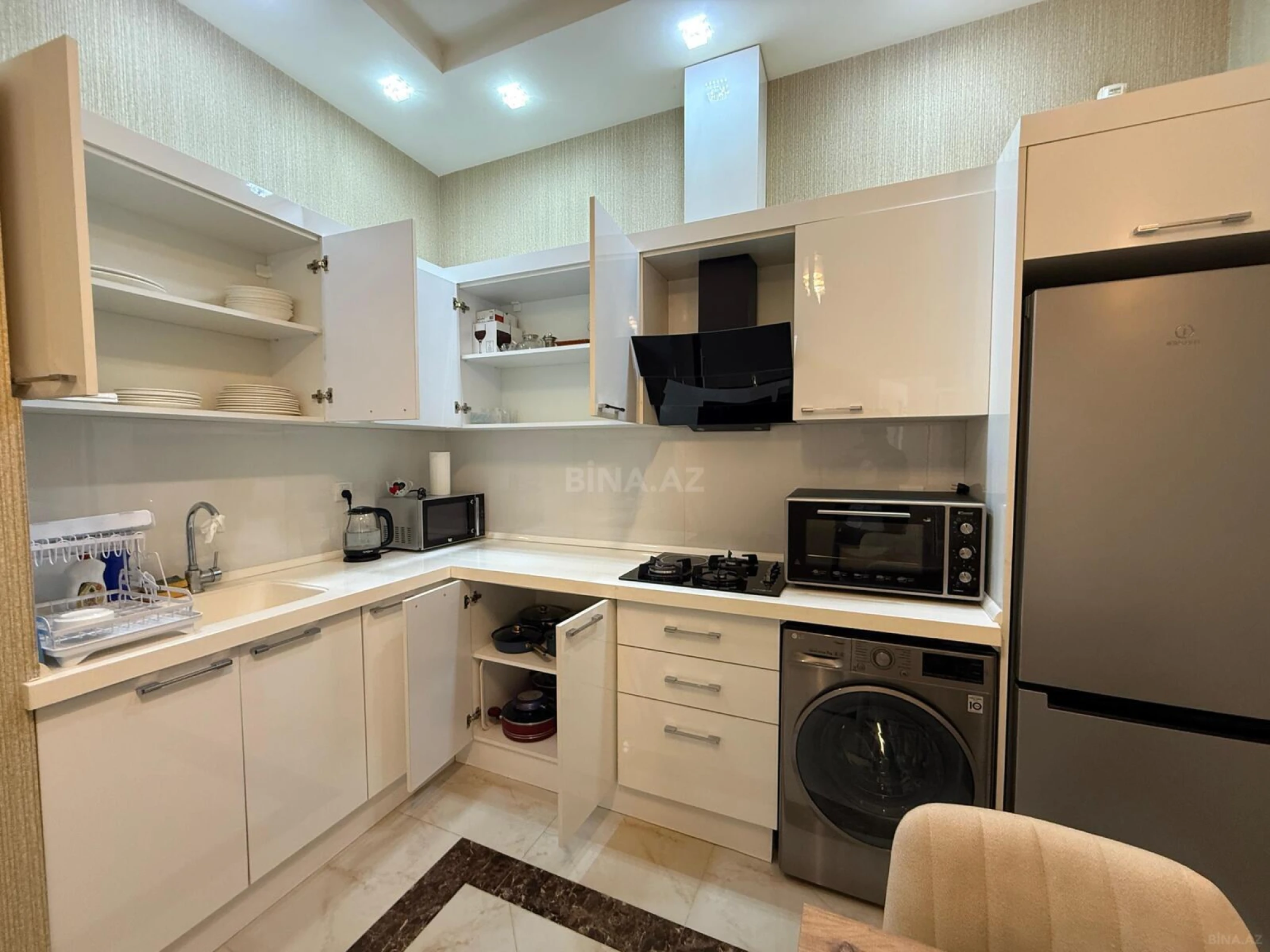Kirayə verilir 2 otaqlı mənzil 75 m²