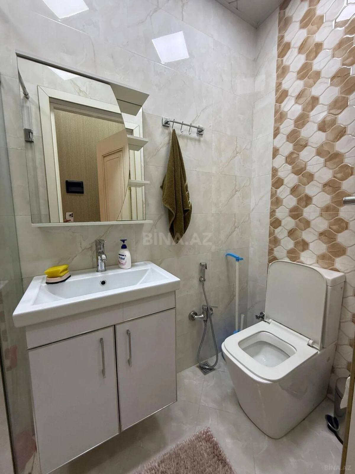 Kirayə verilir 2 otaqlı mənzil 75 m²