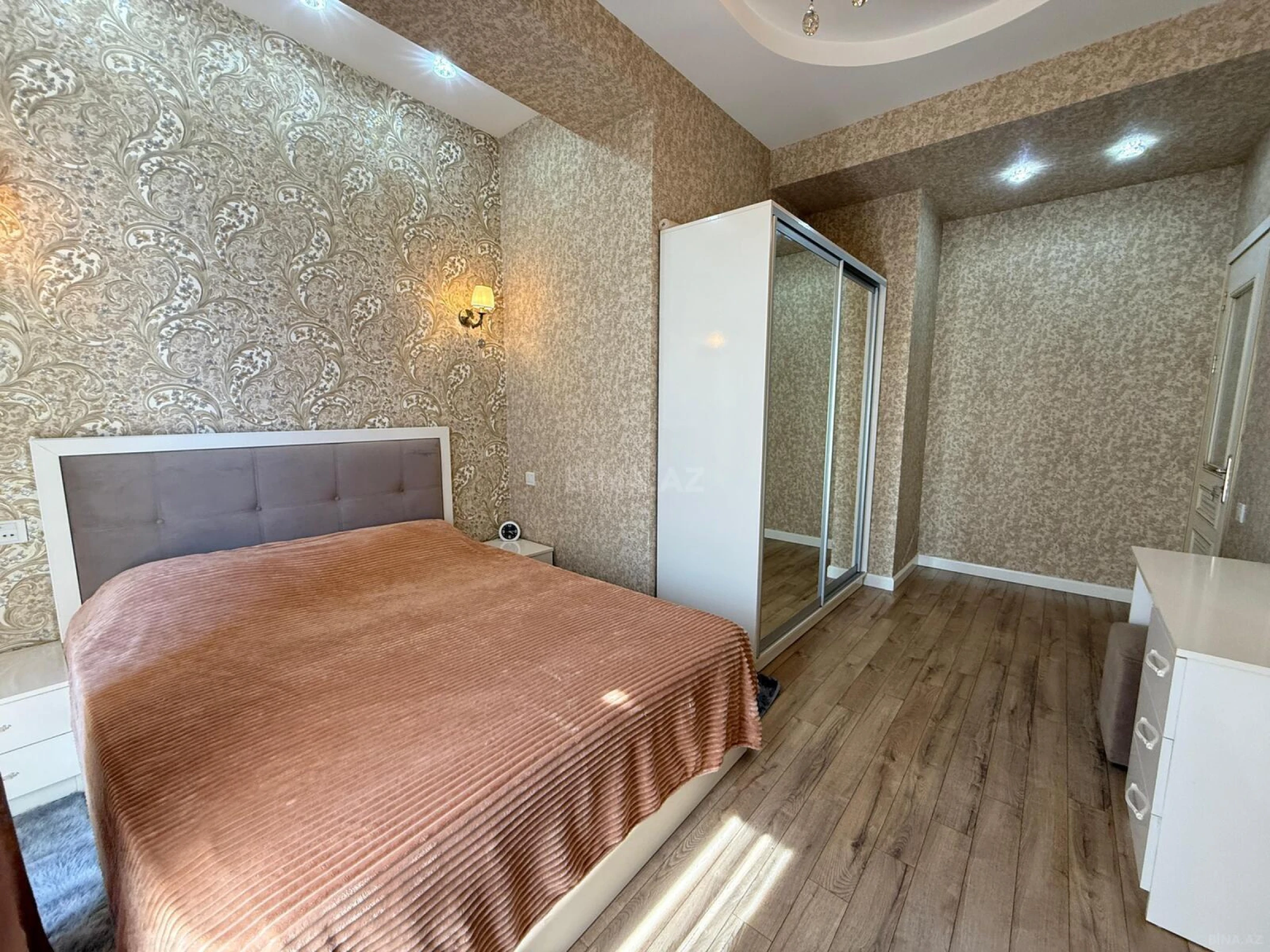 Kirayə verilir 2 otaqlı mənzil 75 m²
