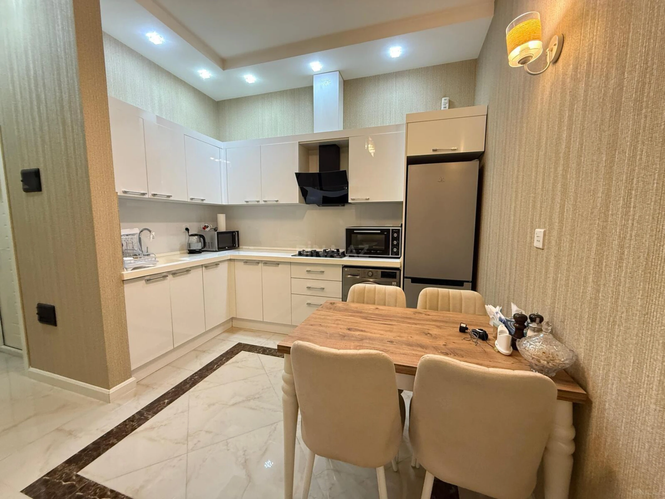 Kirayə verilir 2 otaqlı mənzil 75 m²