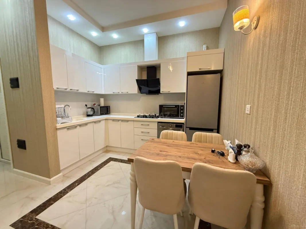 Kirayə verilir 2 otaqlı mənzil 75 m²