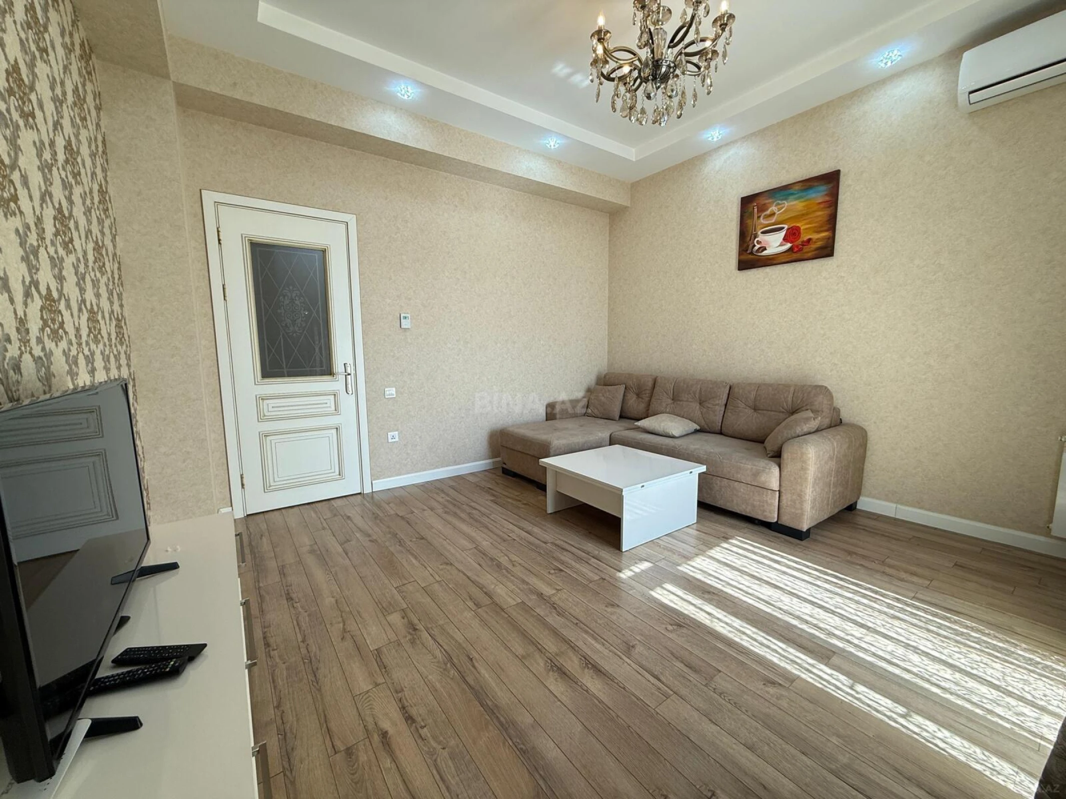 Kirayə verilir 2 otaqlı mənzil 75 m²