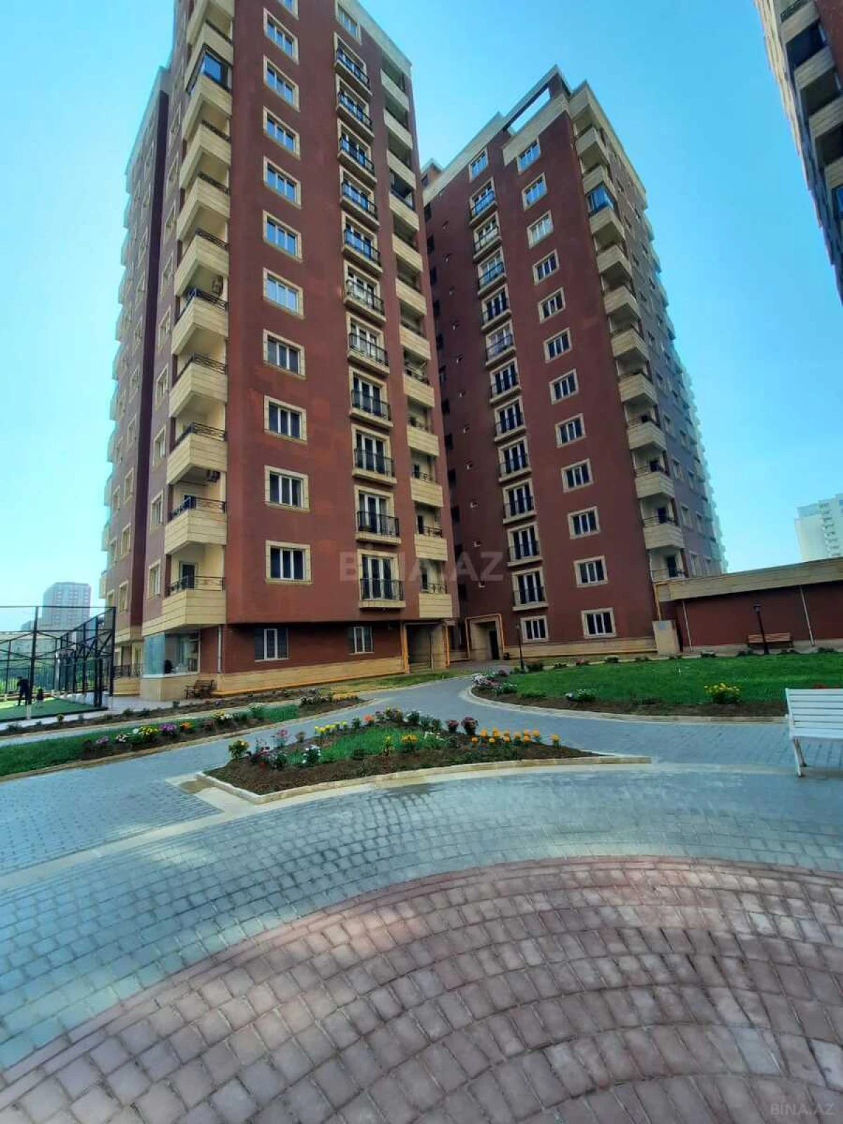 Satılır 4 otaqlı mənzil 178 m²