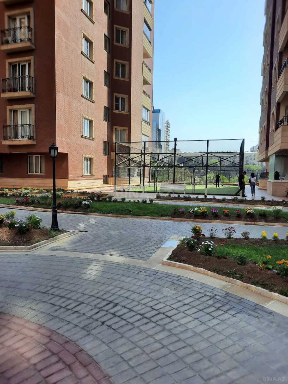 Satılır 4 otaqlı mənzil 178 m²