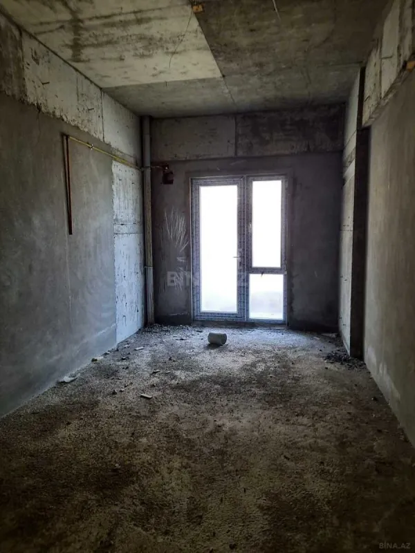 Satılır 4 otaqlı mənzil 178 m²