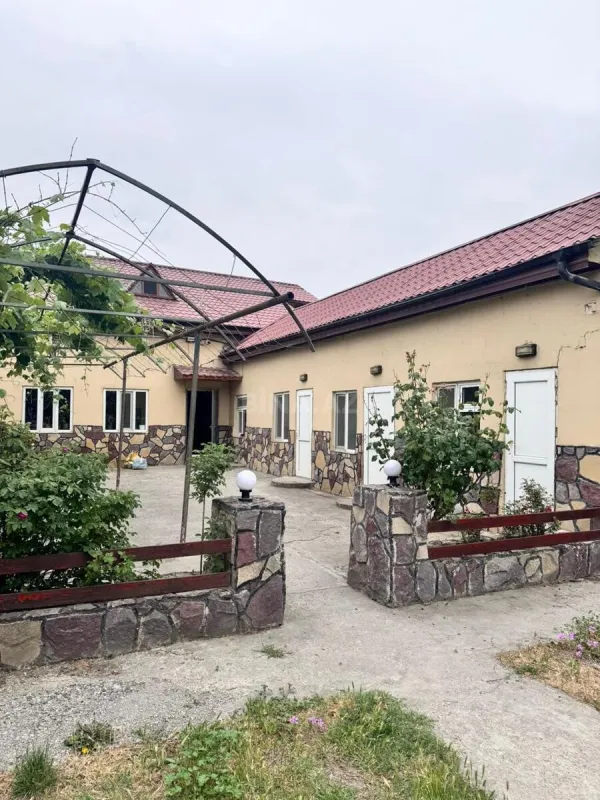 Satılır obyekt 1000 m²