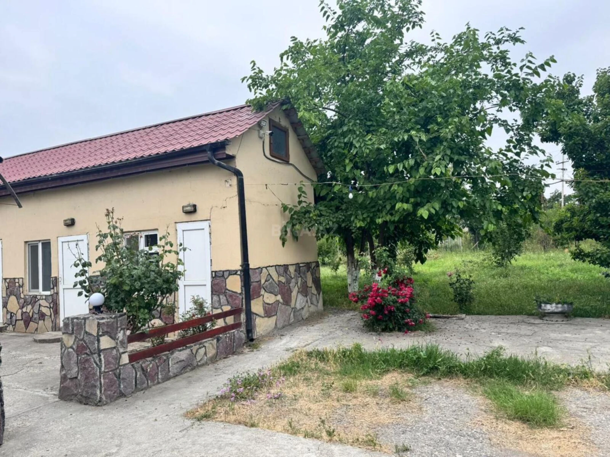 Satılır obyekt 1000 m²