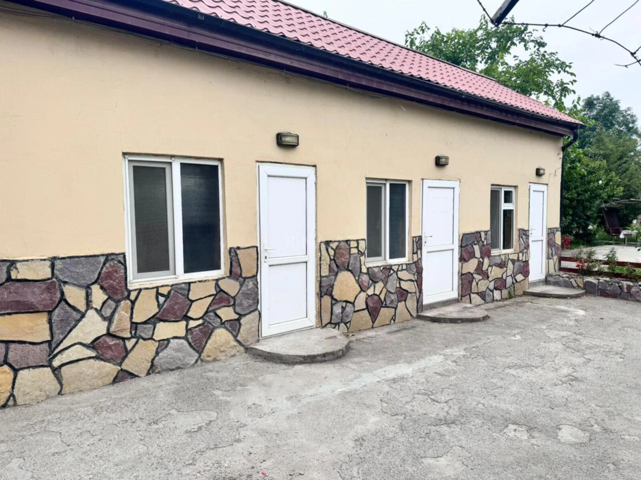 Satılır obyekt 1000 m²