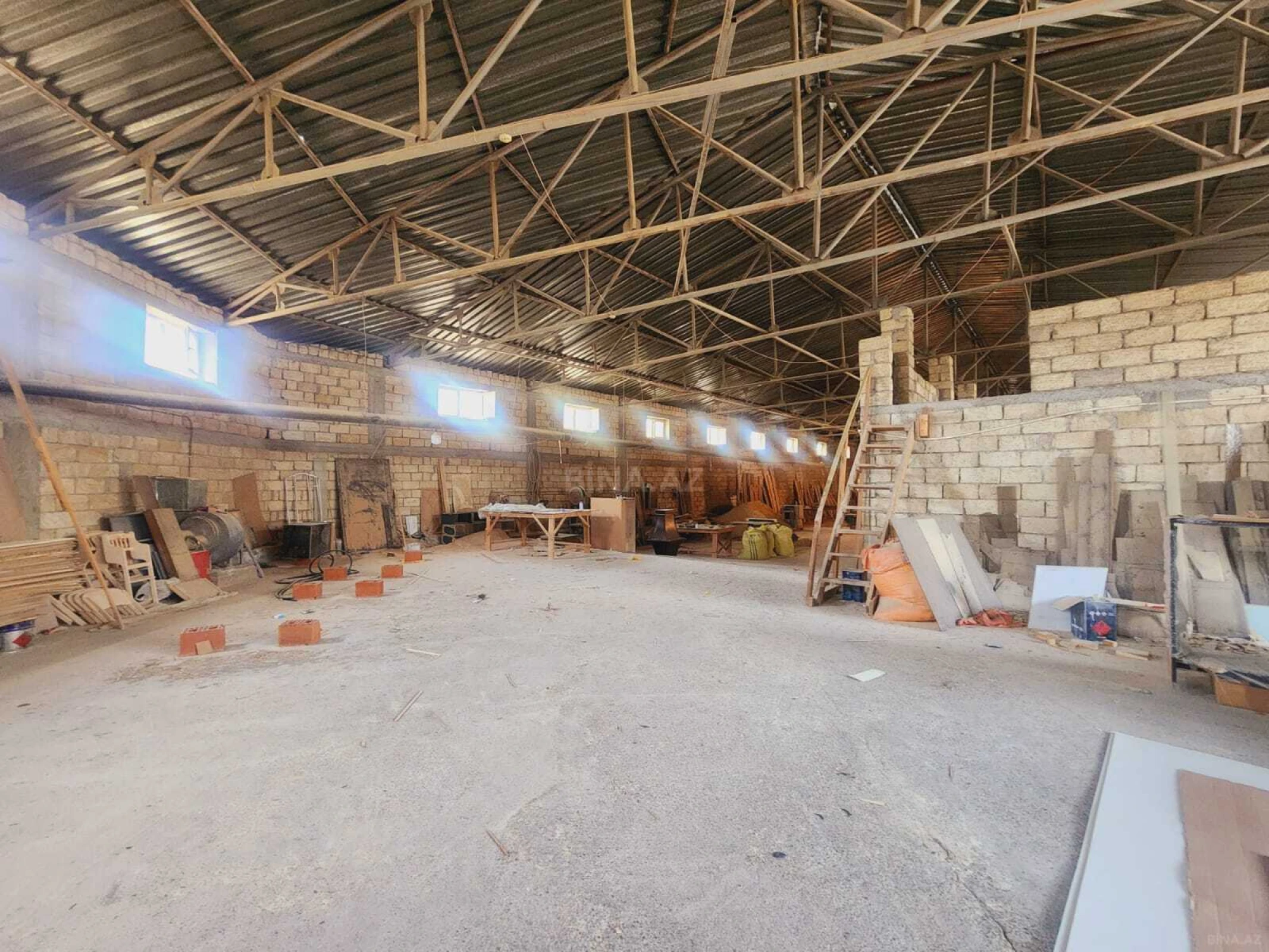 Satılır obyekt 2000 m²