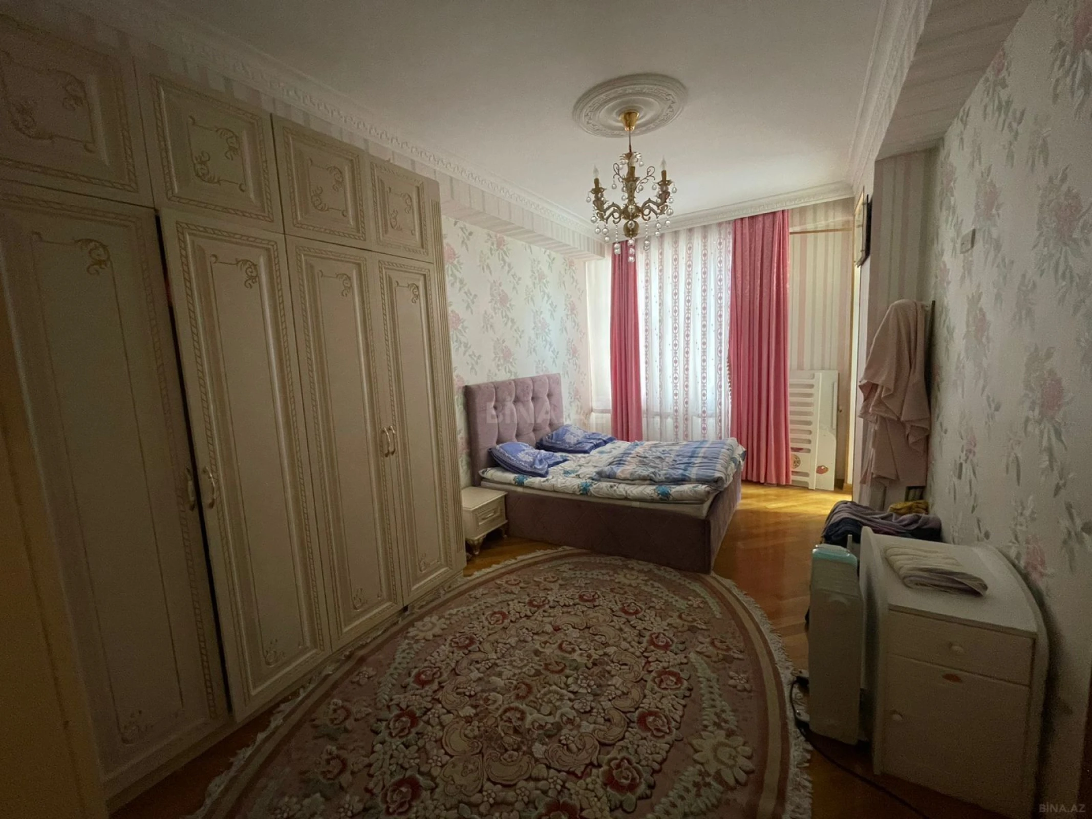 Satılır 3 otaqlı mənzil 130 m²