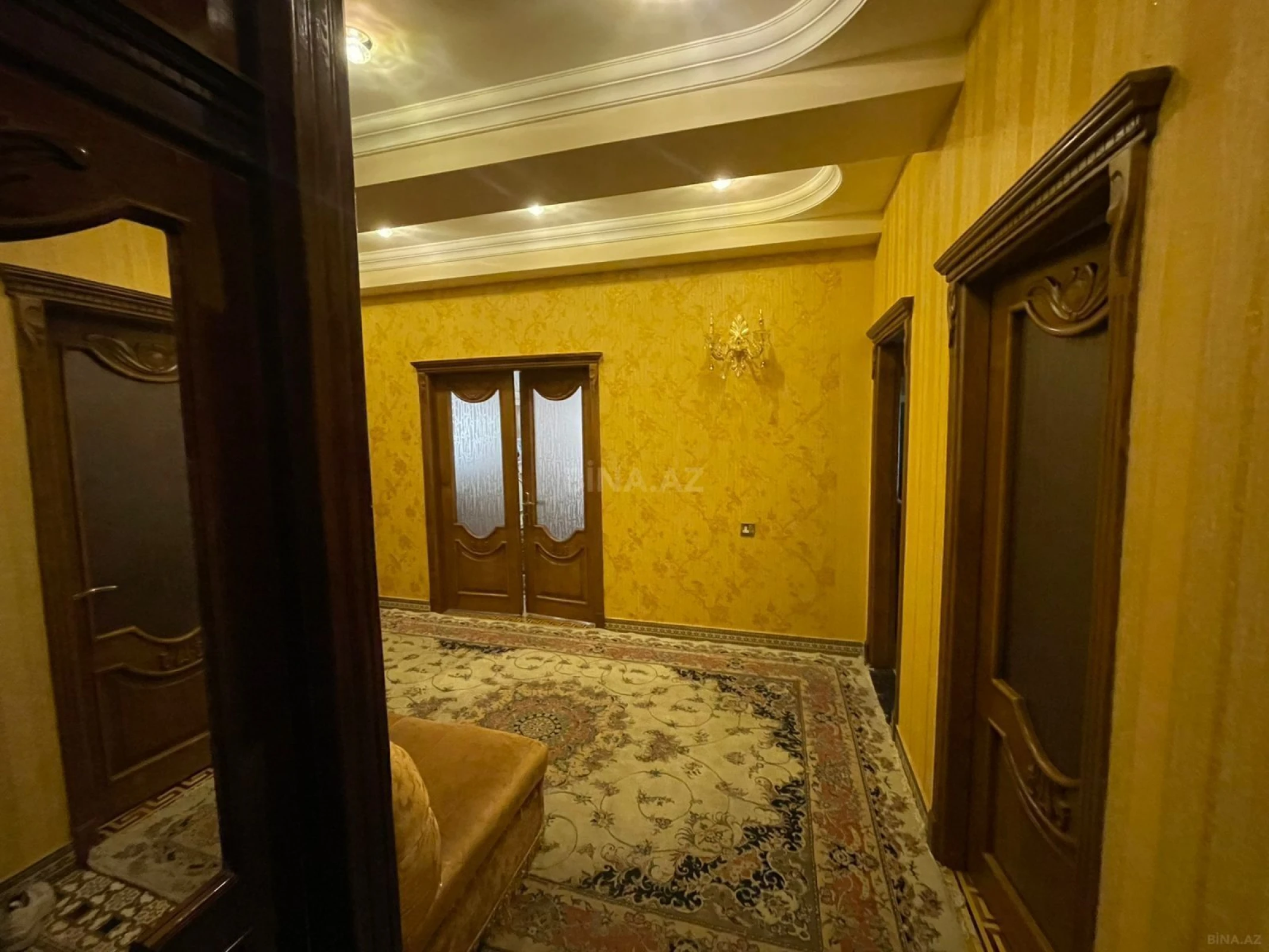 Satılır 3 otaqlı mənzil 130 m²