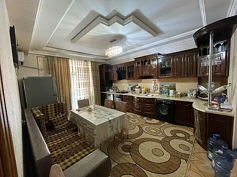Satılır 3 otaqlı mənzil 130 m²