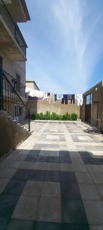 Satılır 6 otaqlı həyət evi 300 m²