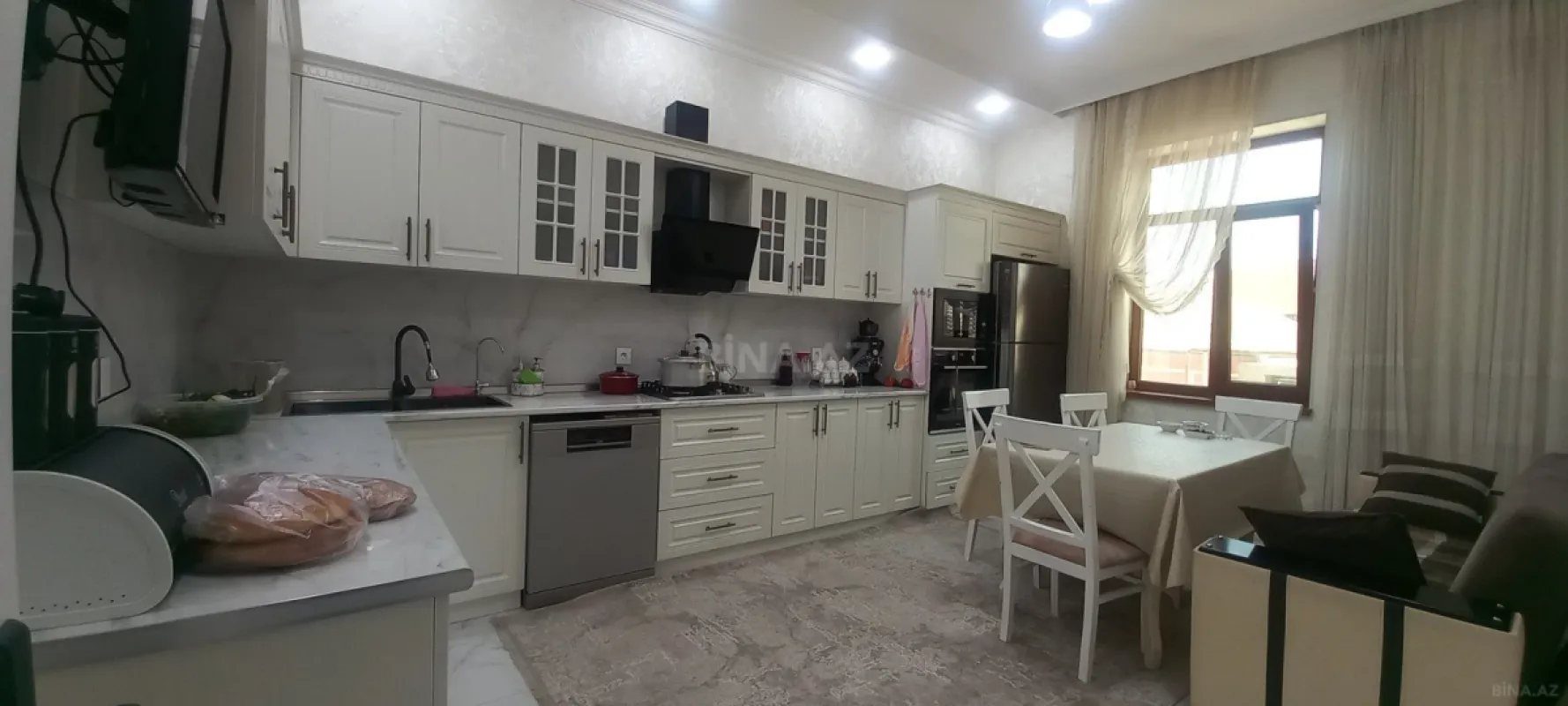 Satılır 6 otaqlı həyət evi 300 m²