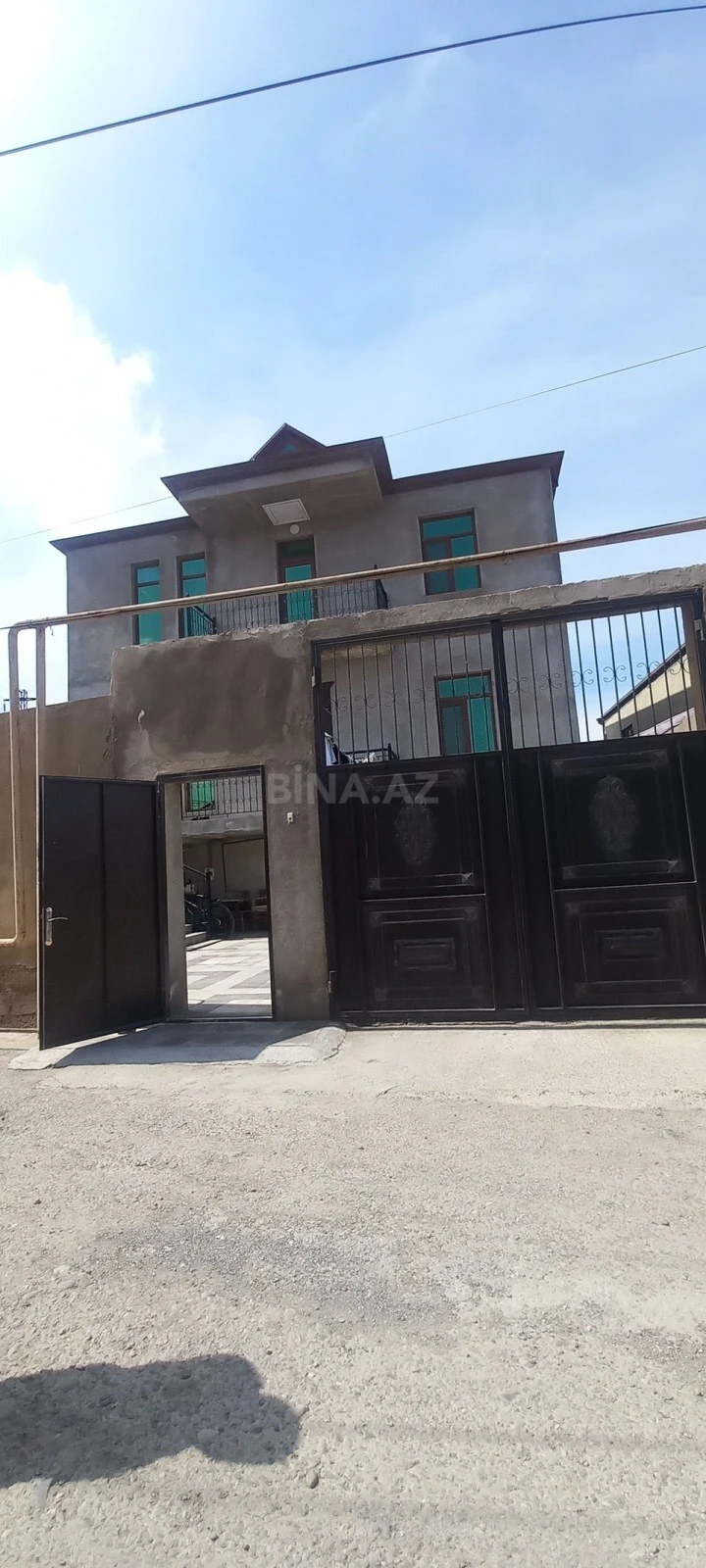 Satılır 6 otaqlı həyət evi 300 m²