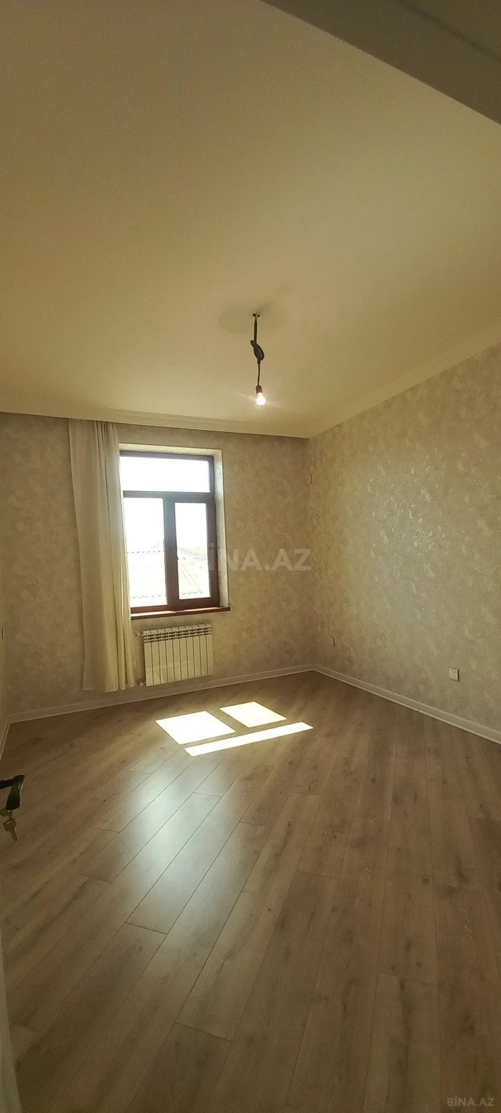 Satılır 6 otaqlı həyət evi 300 m²