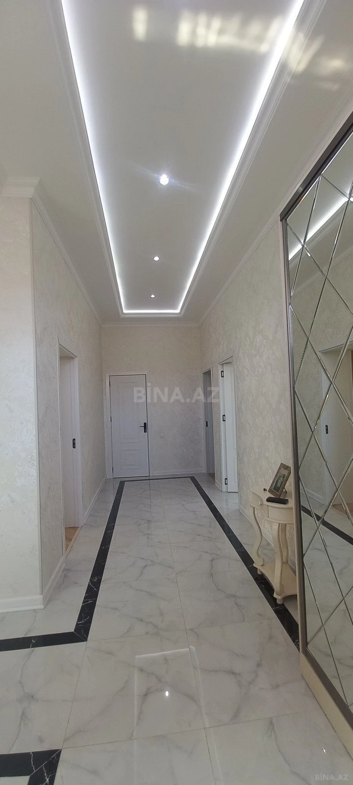 Satılır 6 otaqlı həyət evi 300 m²