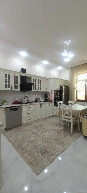 Satılır 6 otaqlı həyət evi 300 m²