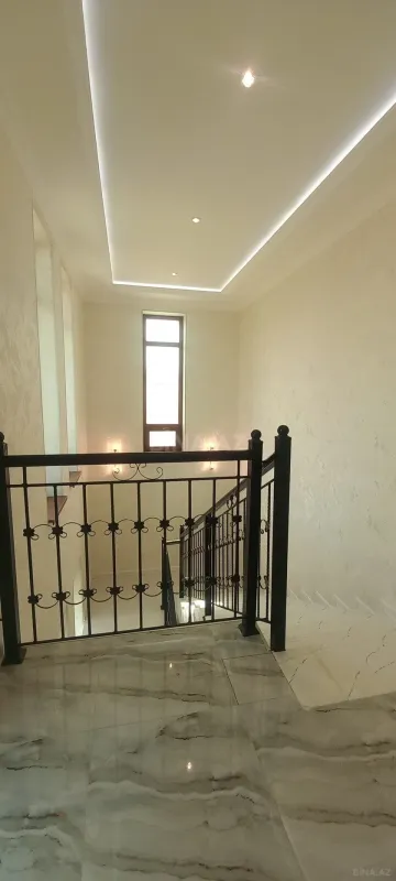 Satılır 6 otaqlı həyət evi 300 m²