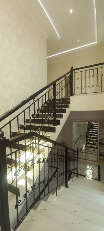 Satılır 6 otaqlı həyət evi 300 m²