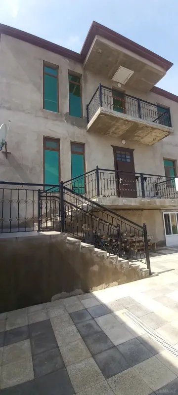 Satılır 6 otaqlı həyət evi 300 m²