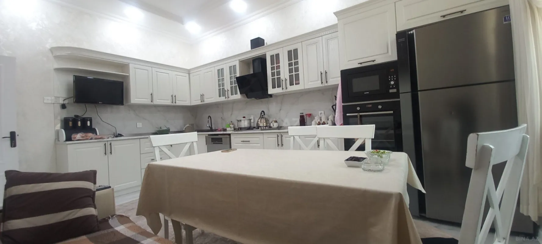 Satılır 6 otaqlı həyət evi 300 m²