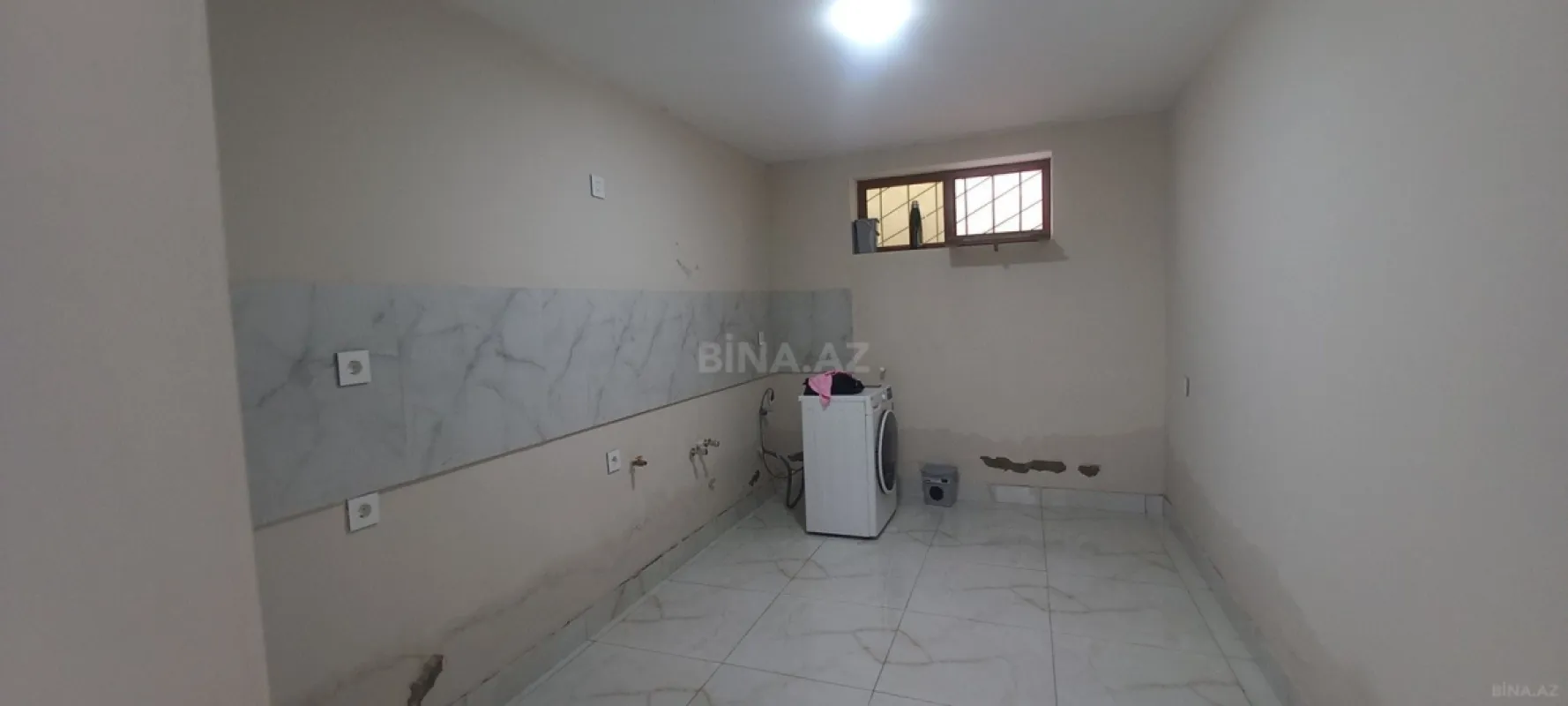 Satılır 6 otaqlı həyət evi 300 m²