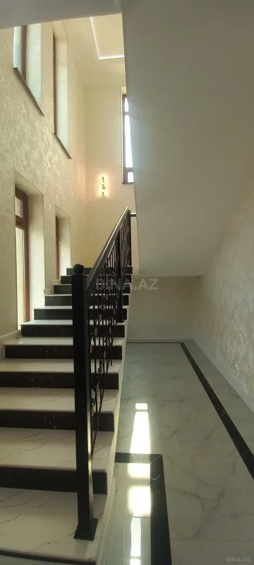 Satılır 6 otaqlı həyət evi 300 m²