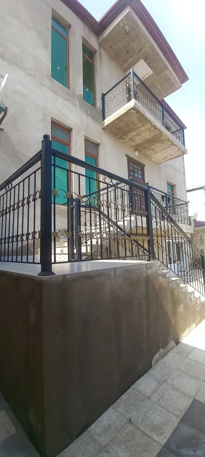 Satılır 6 otaqlı həyət evi 300 m²