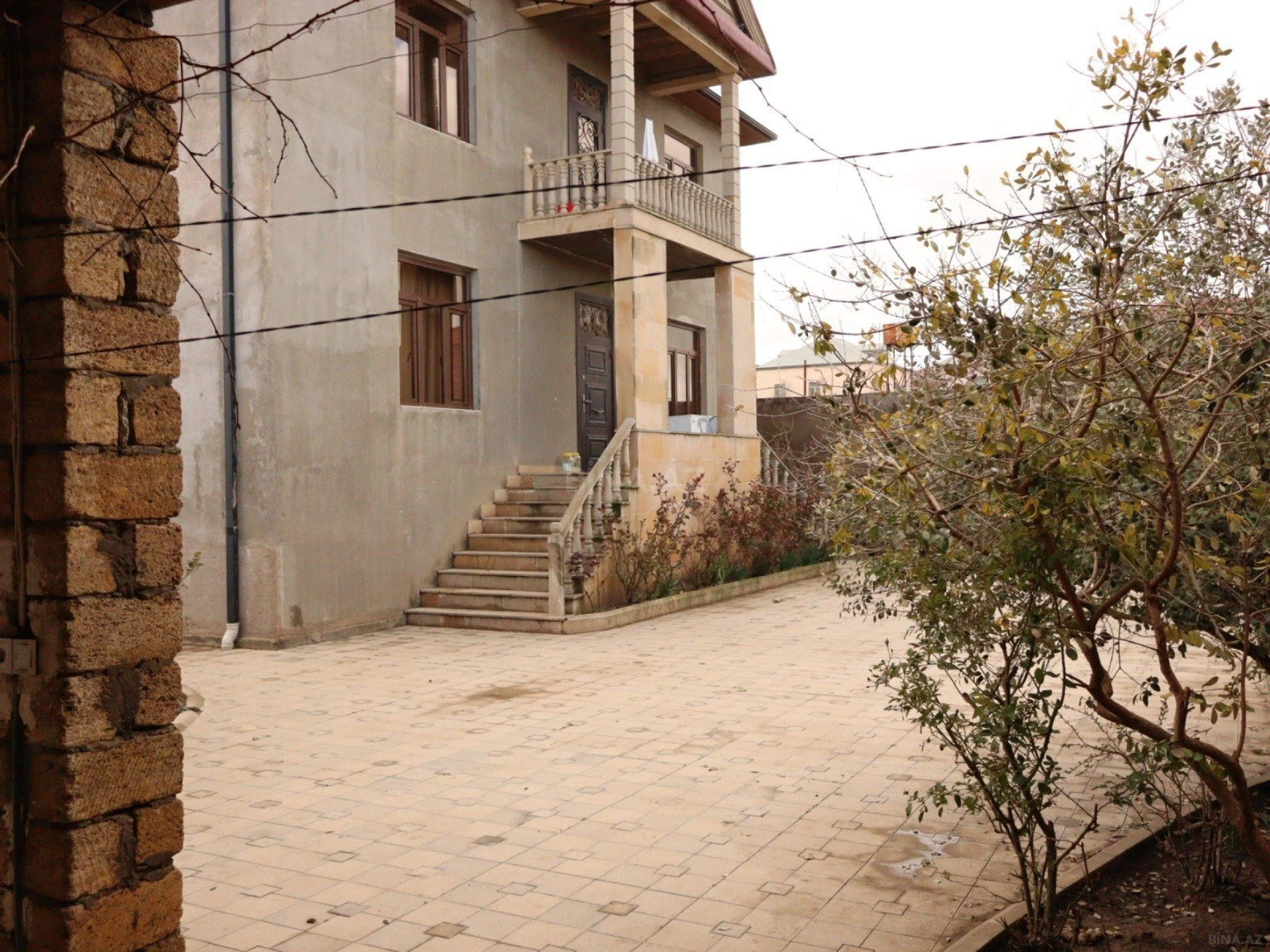 Satılır 6 otaqlı həyət evi 240 m²