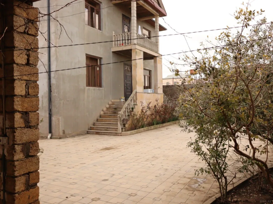 Satılır 6 otaqlı həyət evi 240 m²