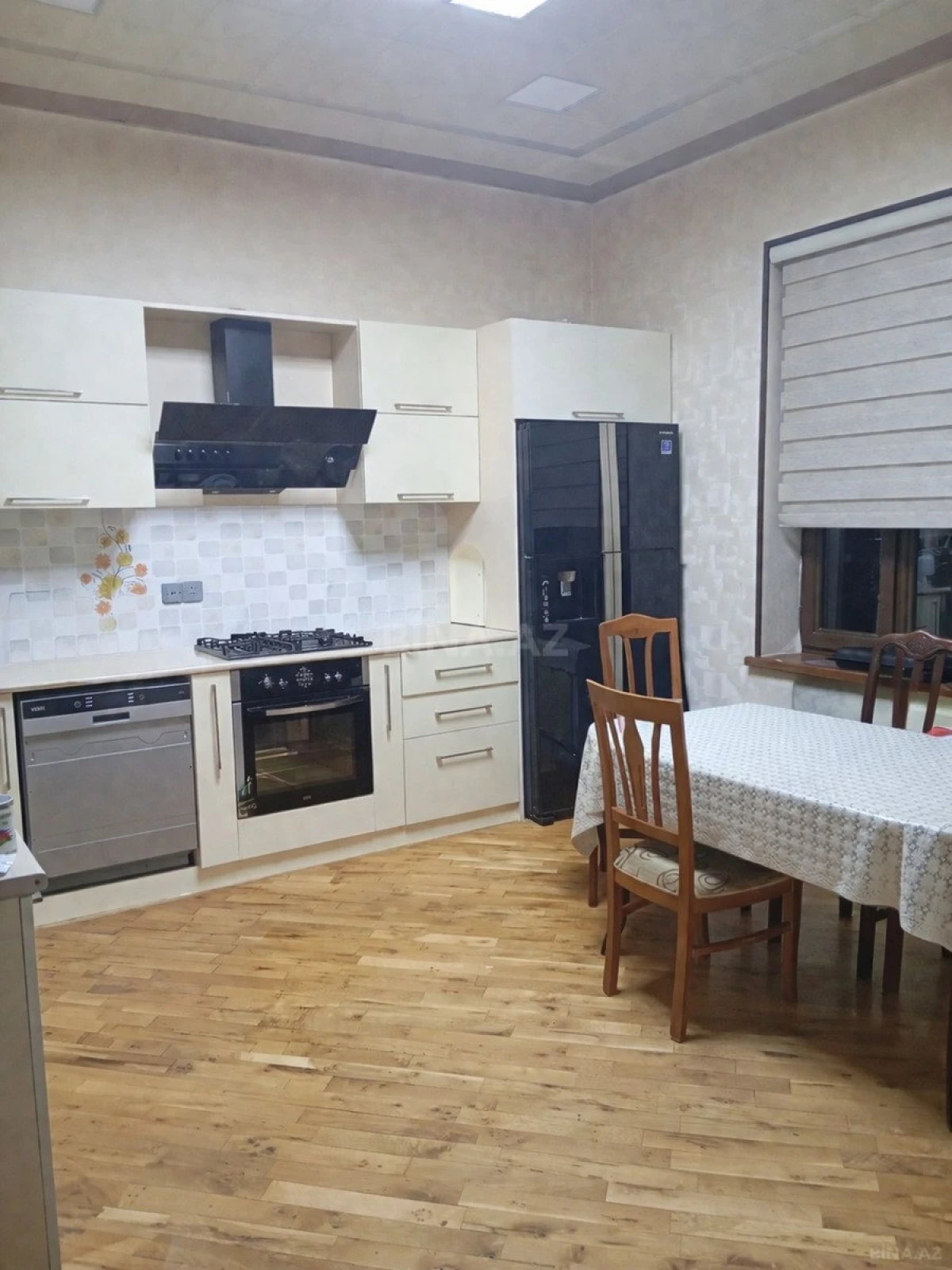 Satılır 6 otaqlı həyət evi 240 m²