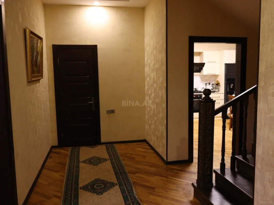 Satılır 6 otaqlı həyət evi 240 m²