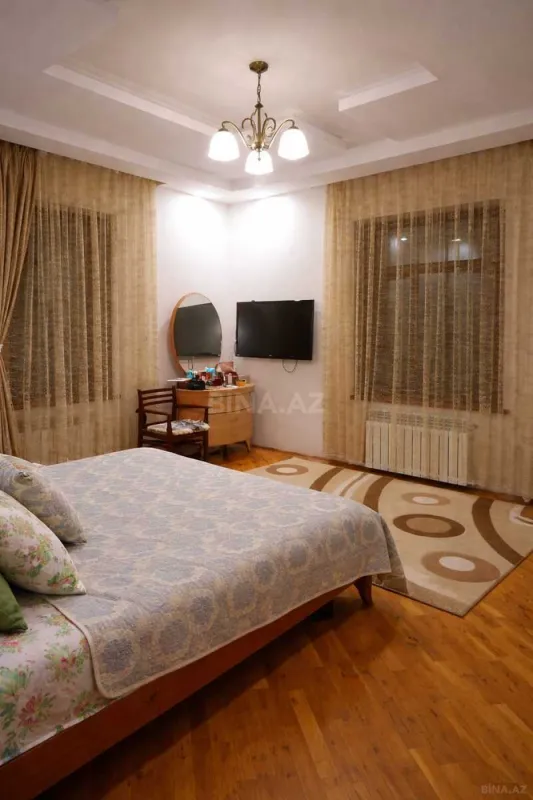 Satılır 6 otaqlı həyət evi 240 m²
