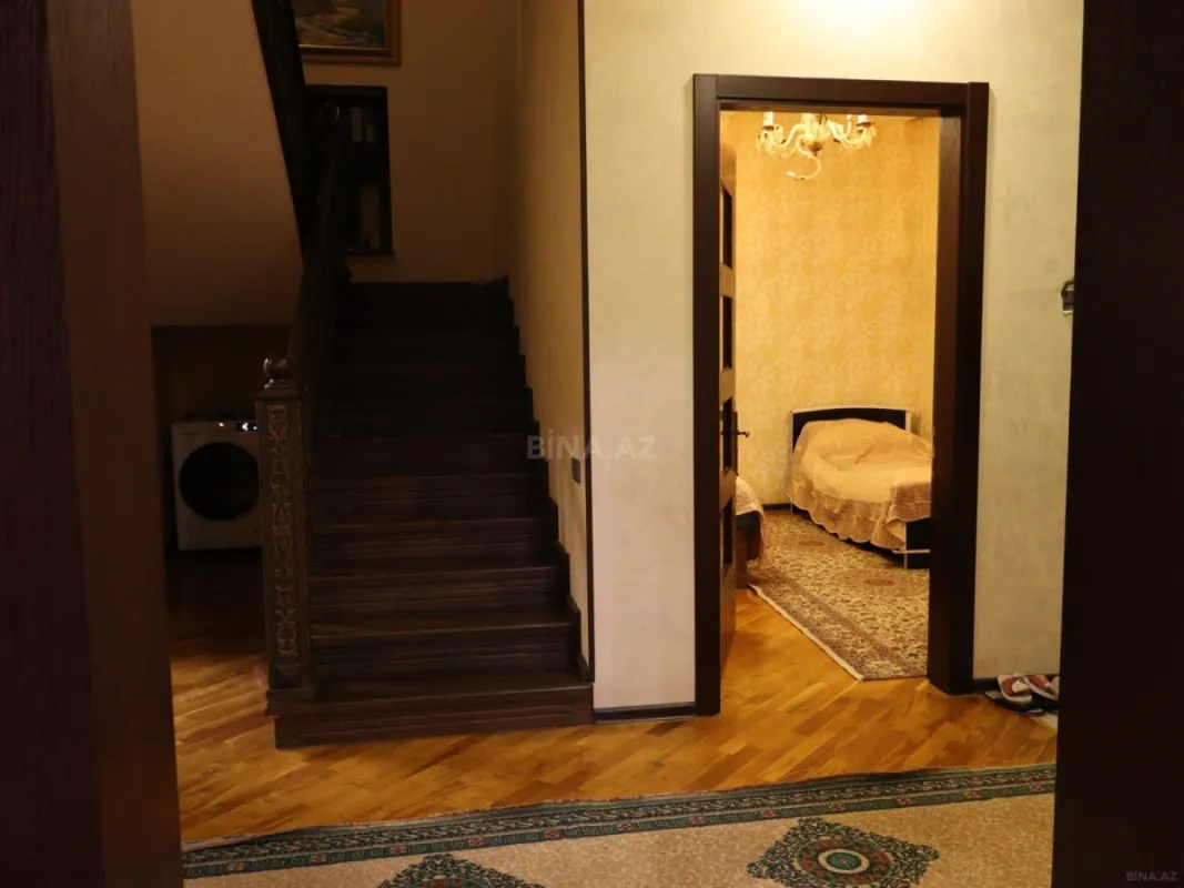 Satılır 6 otaqlı həyət evi 240 m²
