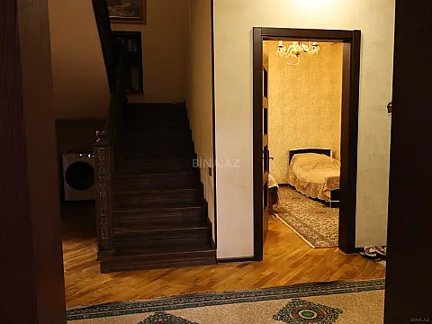 Satılır 6 otaqlı həyət evi 240 m²