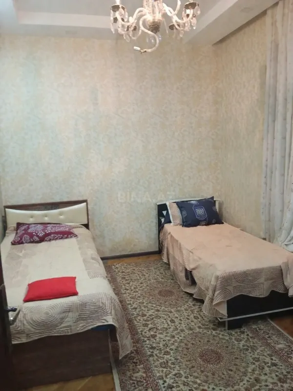 Satılır 6 otaqlı həyət evi 240 m²