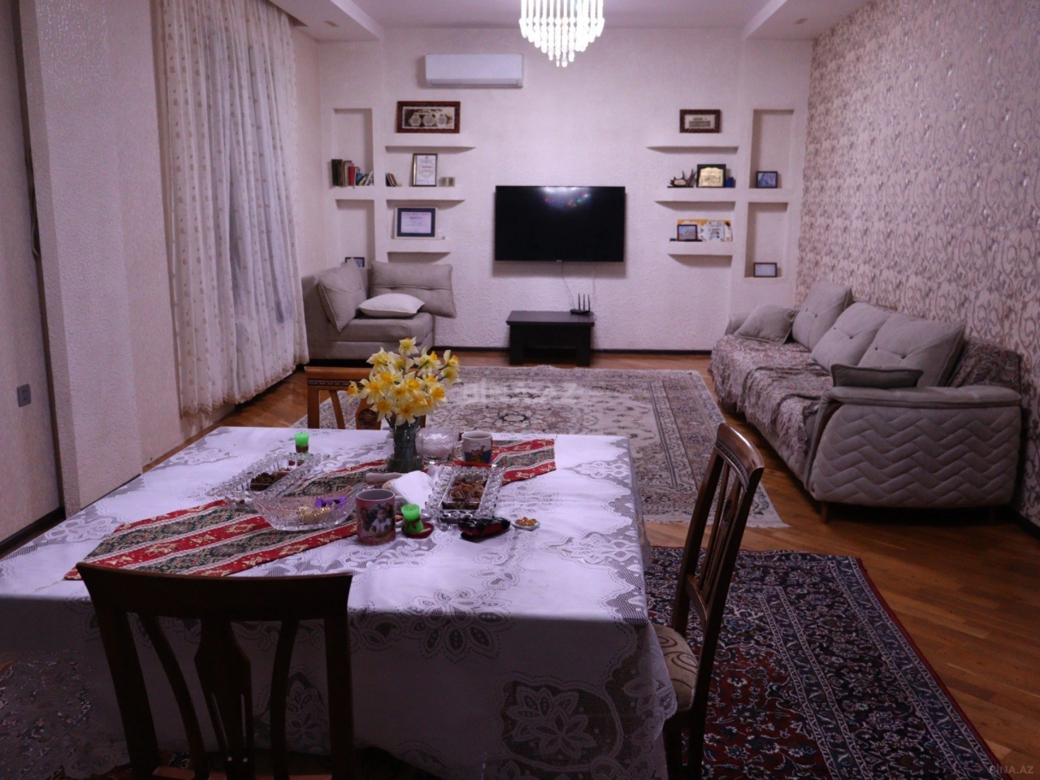 Satılır 6 otaqlı həyət evi 240 m²
