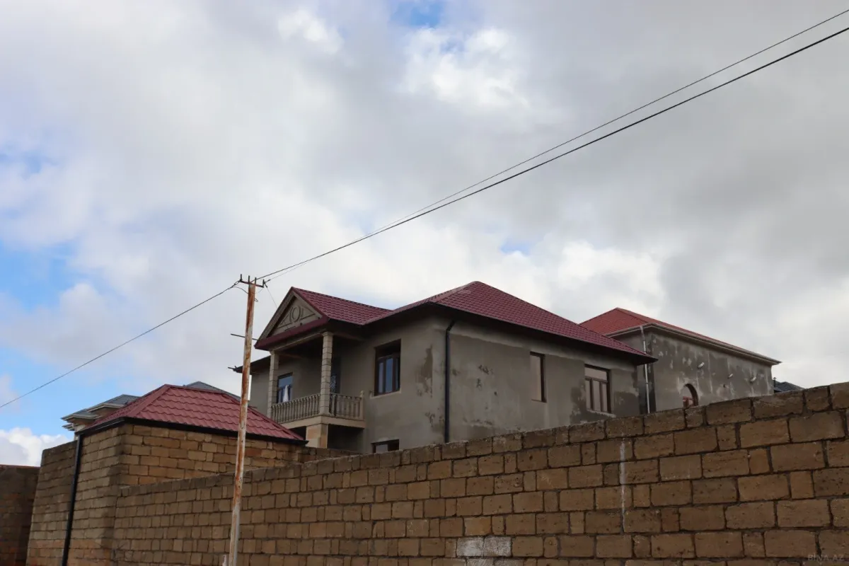 Satılır 6 otaqlı həyət evi 240 m²